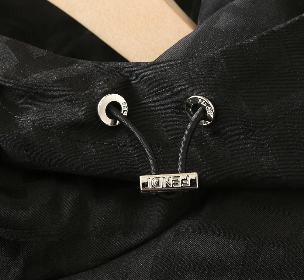 🌾芬迪2026ss早春新款发布 连帽夹克外套，字母提花面料搭配字母logo织带春季爆款外套，穿上就是舒适