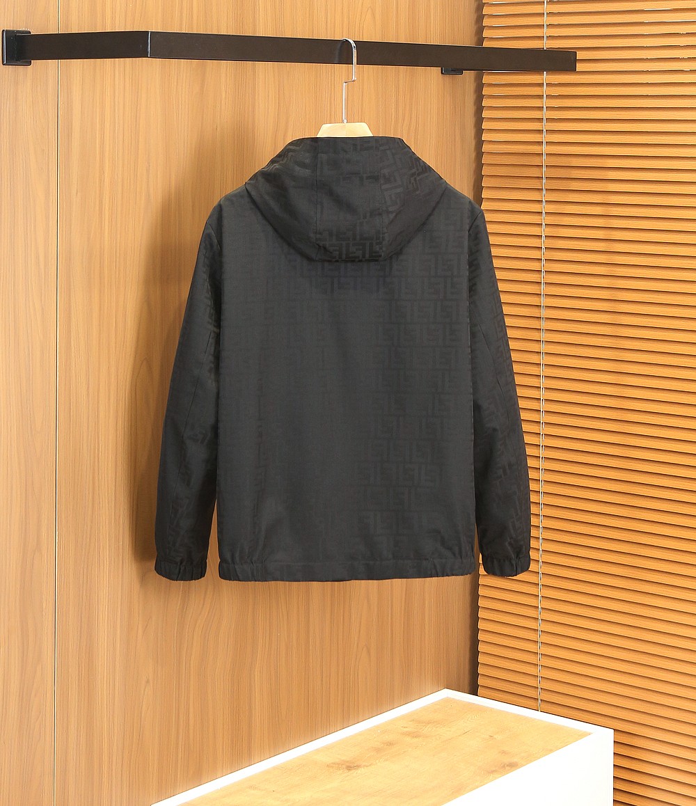 🌾芬迪2026ss早春新款发布 连帽夹克外套，字母提花面料搭配字母logo织带春季爆款外套，穿上就是舒适