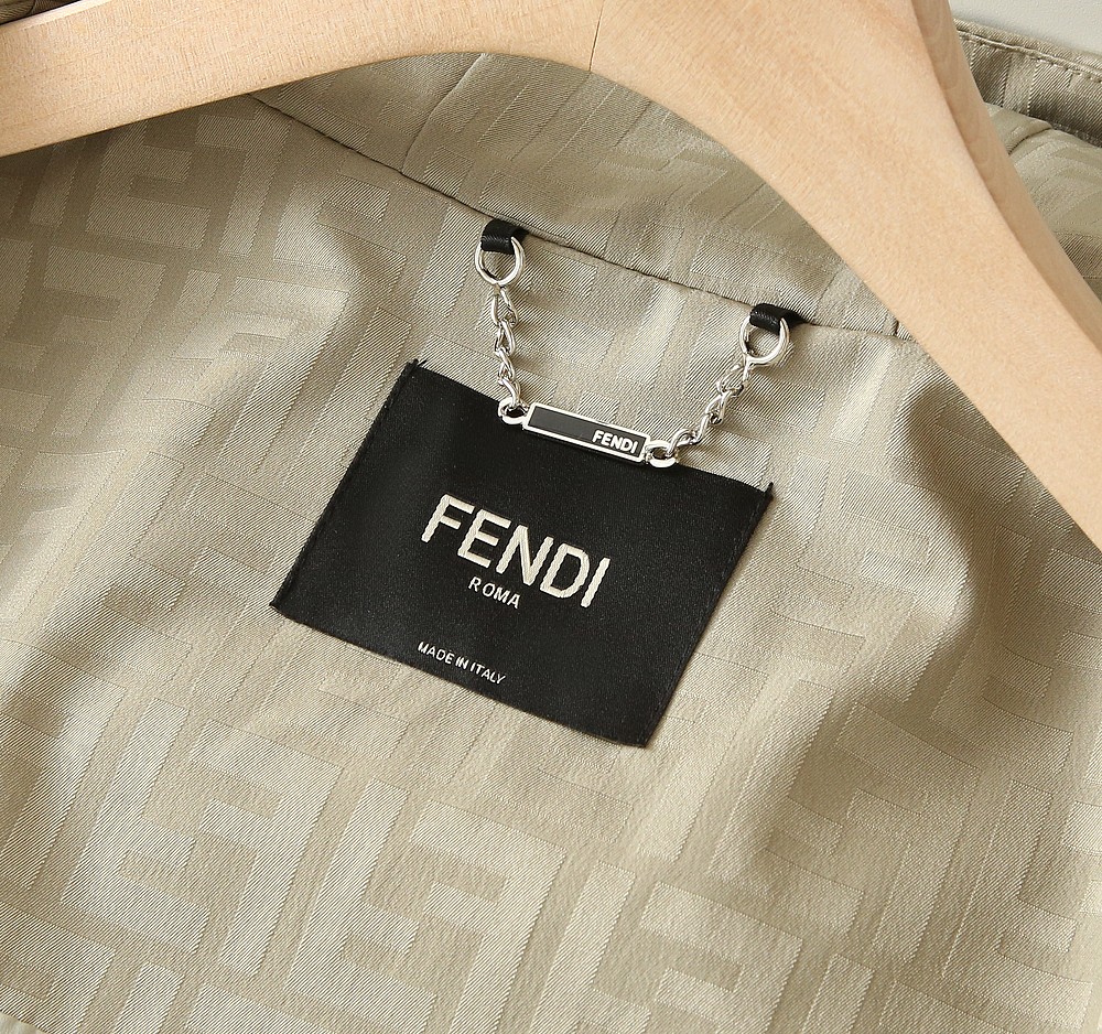 🌾芬迪2026ss早春新款发布 连帽夹克外套，字母提花面料搭配字母logo织带春季爆款外套，穿上就是舒适