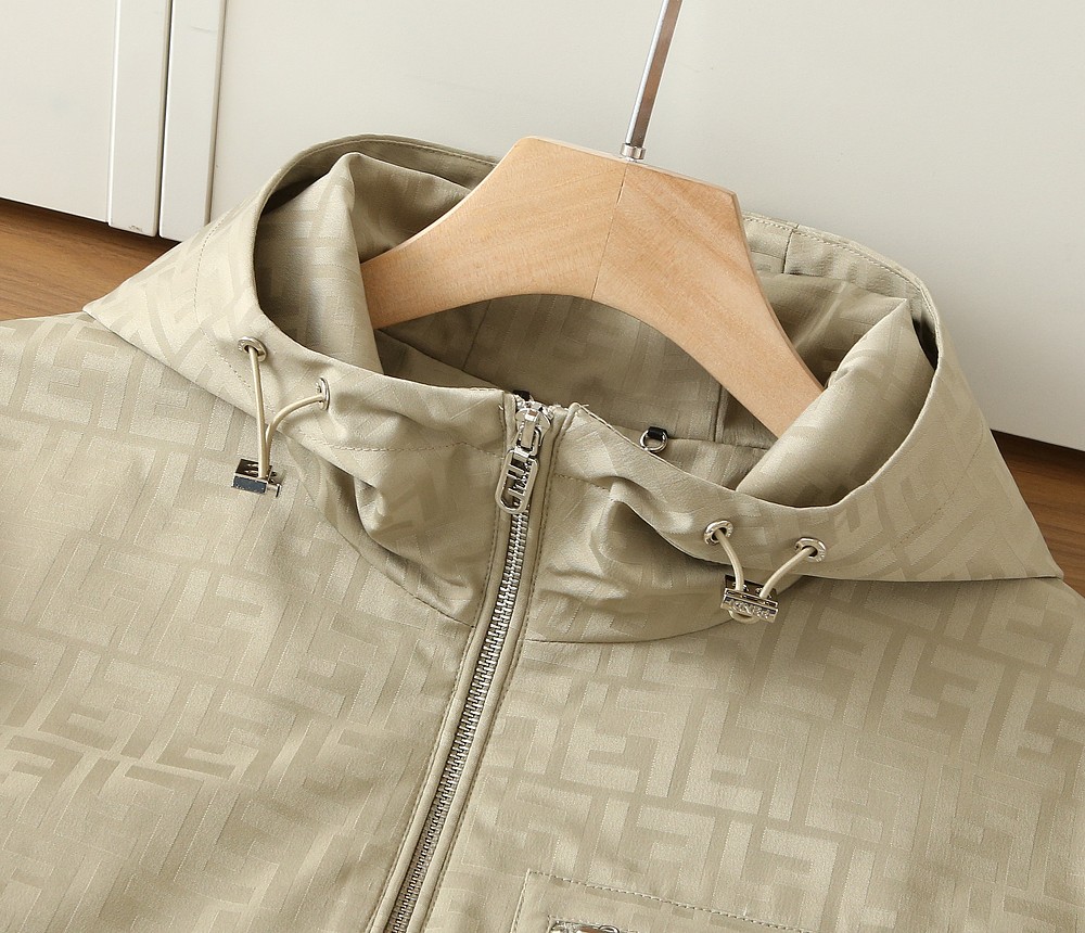 🌾芬迪2026ss早春新款发布 连帽夹克外套，字母提花面料搭配字母logo织带春季爆款外套，穿上就是舒适