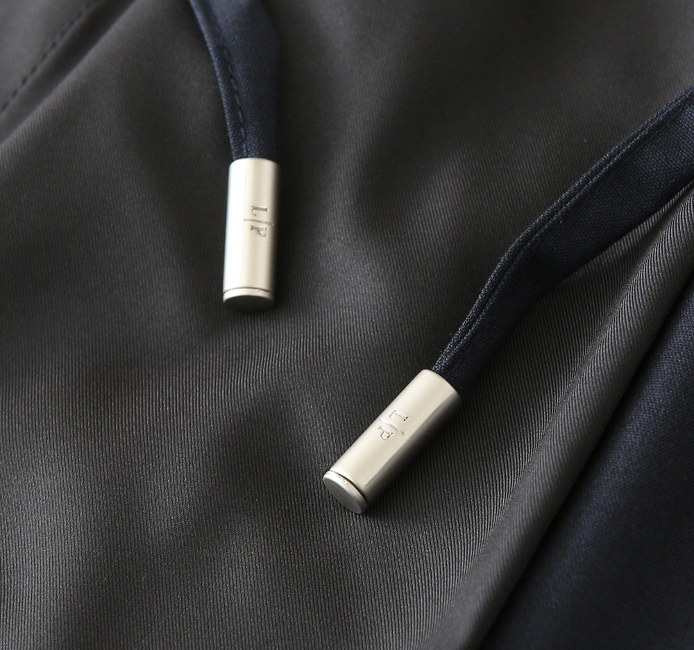 /套 Loro Piana羊毛套装 不单卖！春夏系列针脚细密，色调与缝线呼应，既强化品牌身份，又以低调的