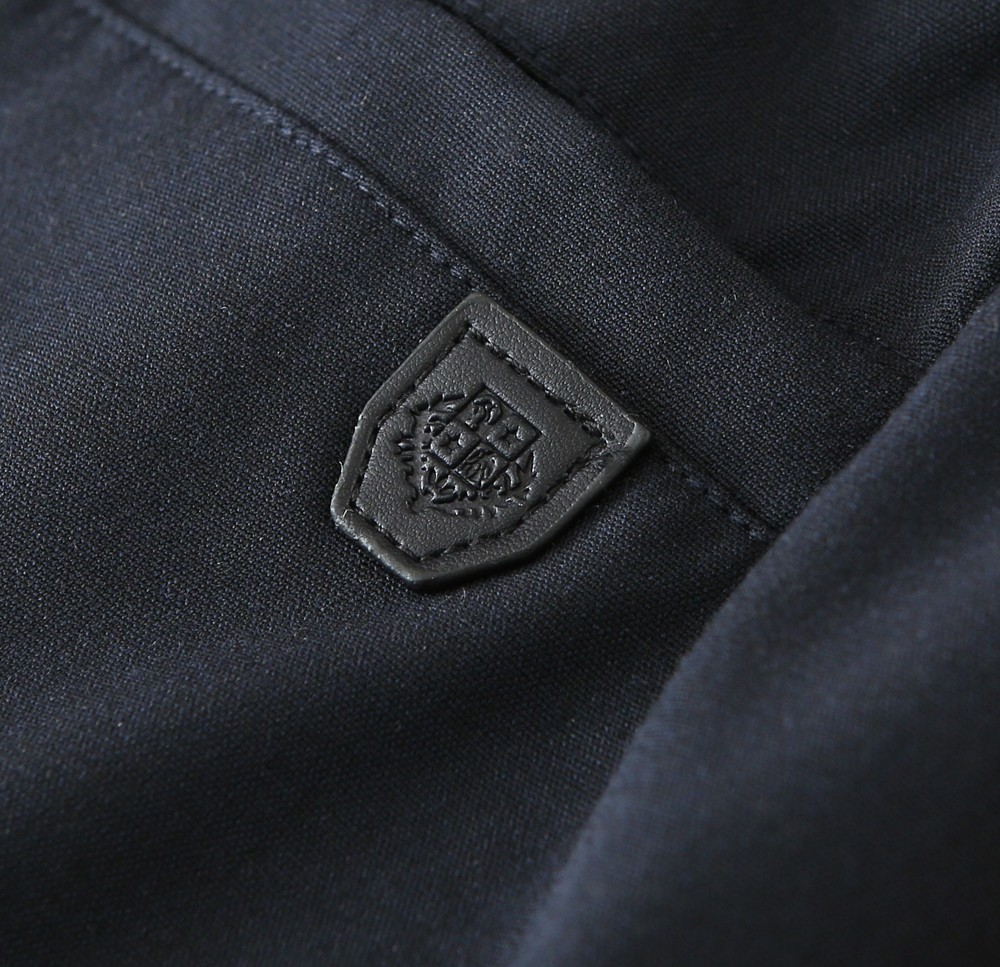 /套 Loro Piana羊毛套装 不单卖！春夏系列针脚细密，色调与缝线呼应，既强化品牌身份，又以低调的