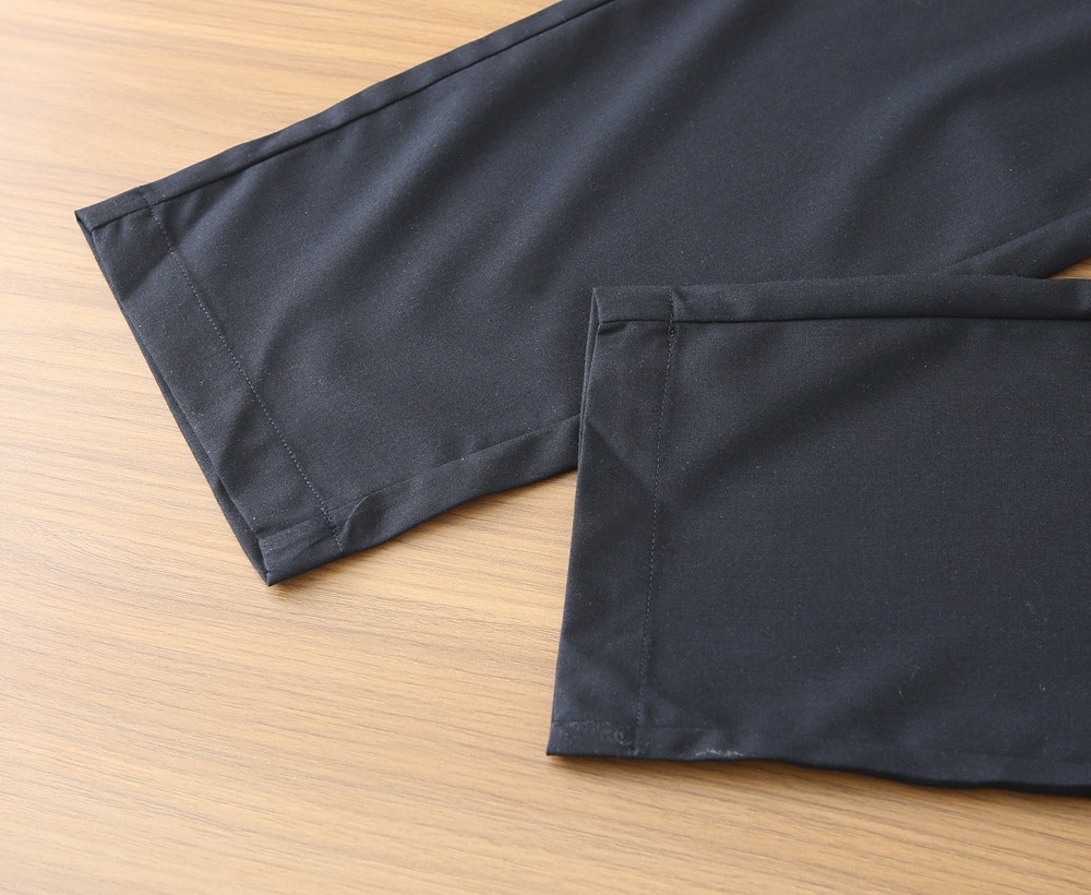 /套 Loro Piana羊毛套装 不单卖！春夏系列针脚细密，色调与缝线呼应，既强化品牌身份，又以低调的