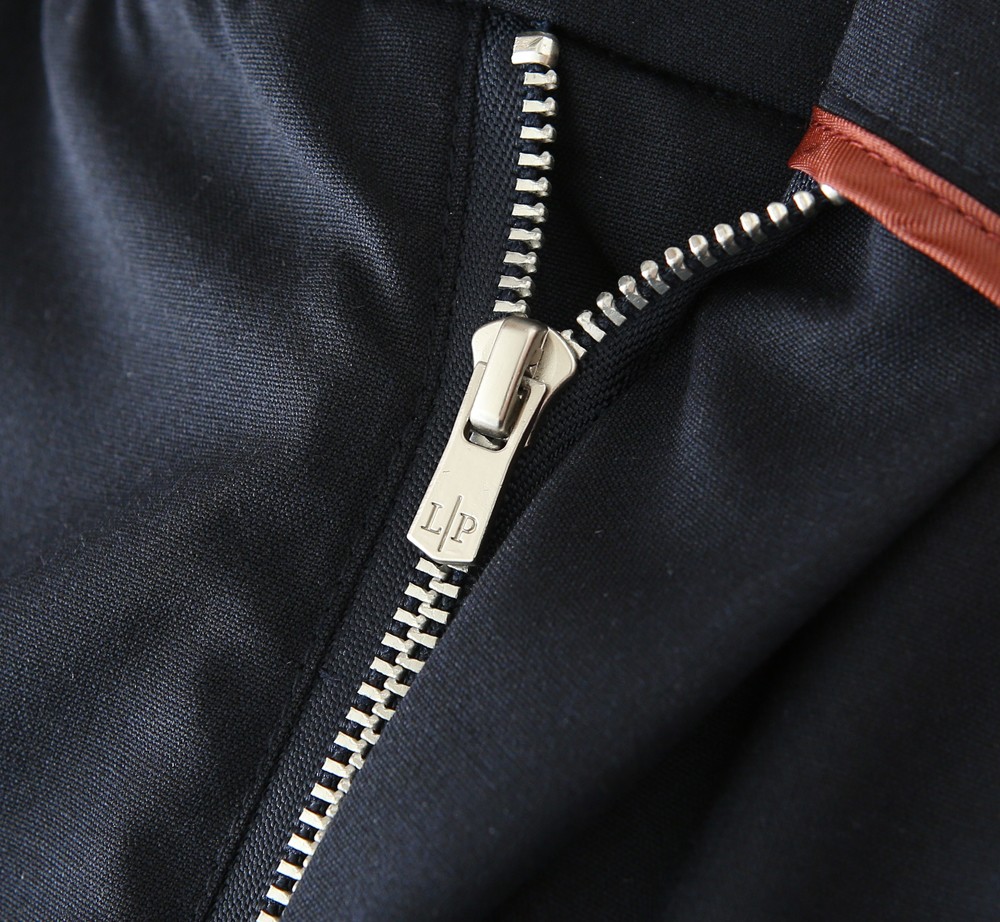 /套 Loro Piana羊毛套装 不单卖！春夏系列针脚细密，色调与缝线呼应，既强化品牌身份，又以低调的