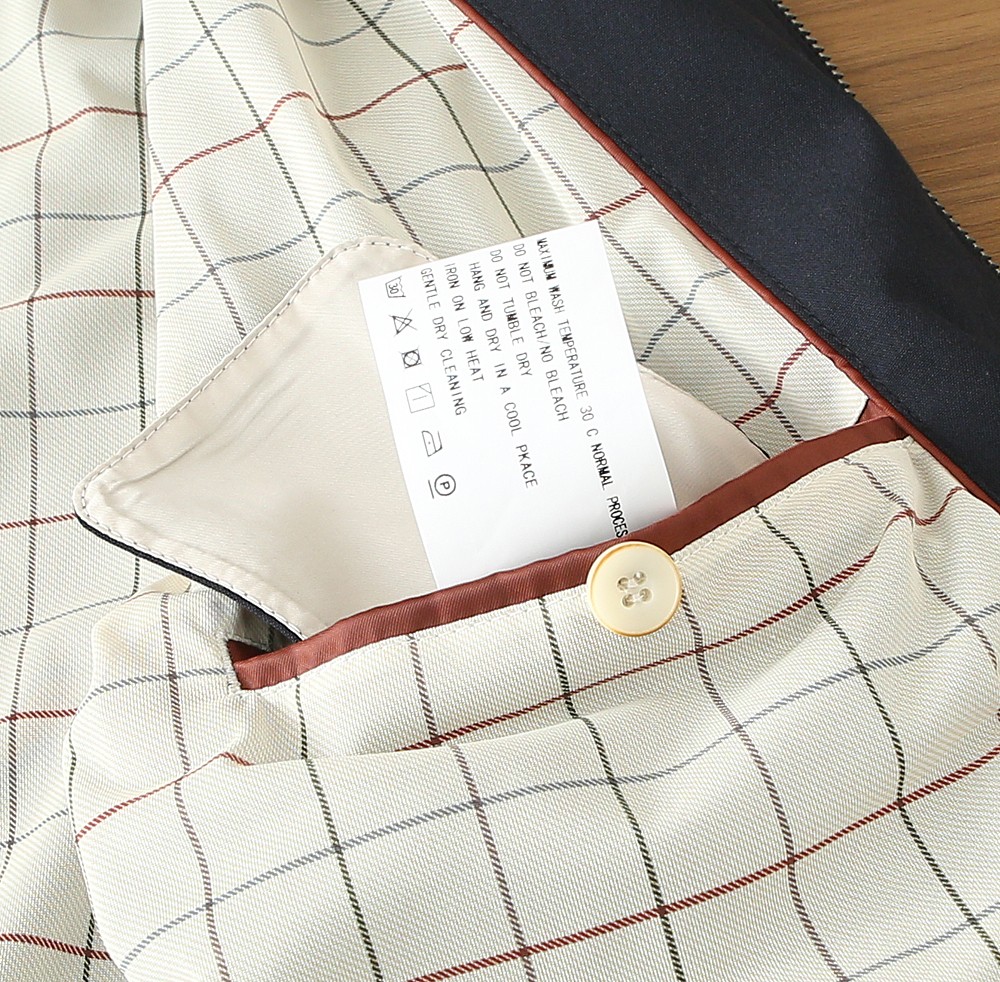 /套 Loro Piana羊毛套装 不单卖！春夏系列针脚细密，色调与缝线呼应，既强化品牌身份，又以低调的