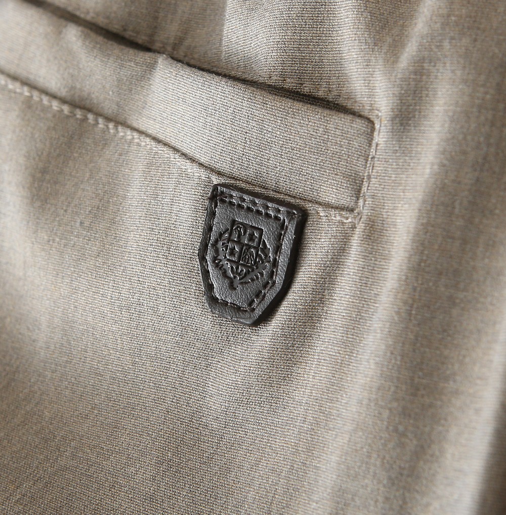 /套 Loro Piana羊毛套装 不单卖！春夏系列针脚细密，色调与缝线呼应，既强化品牌身份，又以低调的