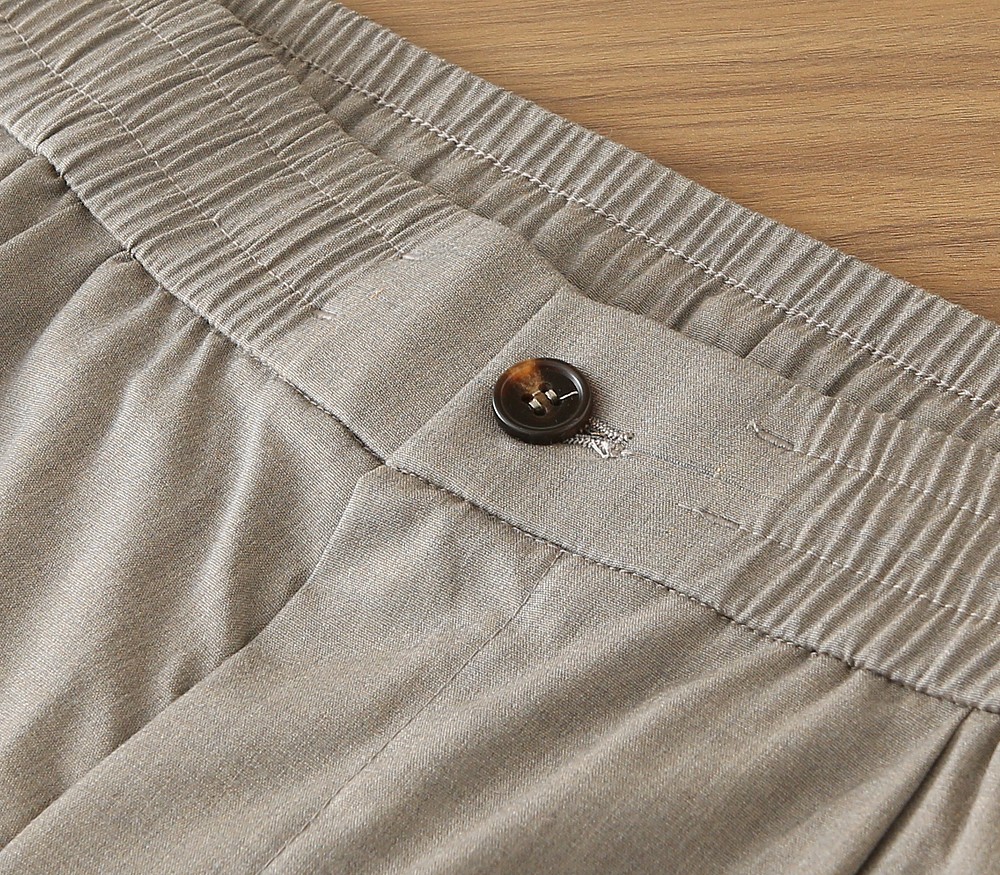 /套 Loro Piana羊毛套装 不单卖！春夏系列针脚细密，色调与缝线呼应，既强化品牌身份，又以低调的