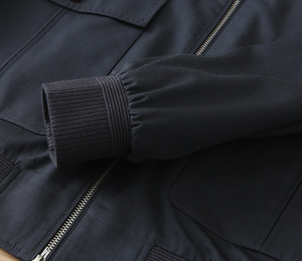 /套 Loro Piana羊毛套装 不单卖！春夏系列针脚细密，色调与缝线呼应，既强化品牌身份，又以低调的