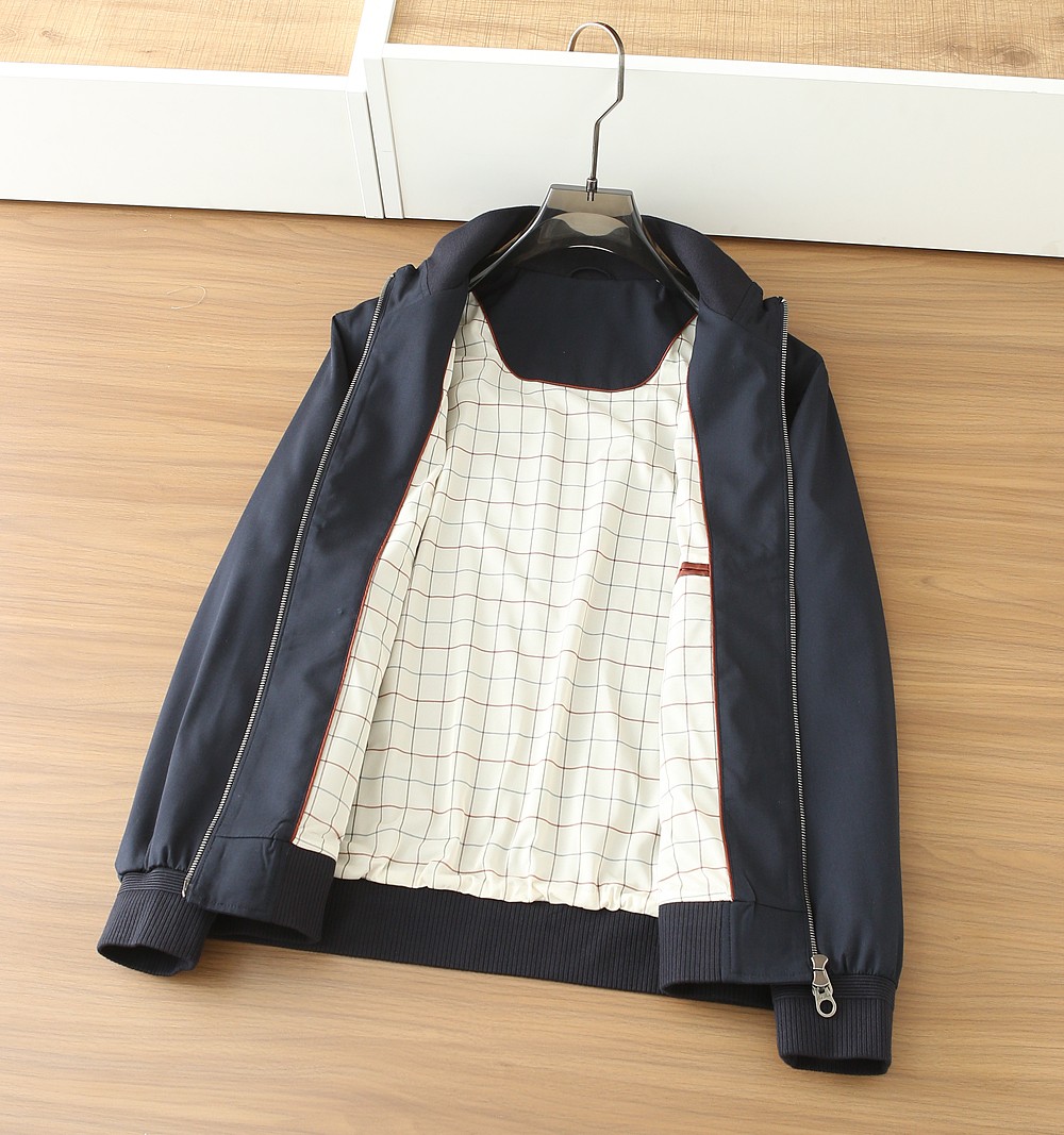 /套 Loro Piana羊毛套装 不单卖！春夏系列针脚细密，色调与缝线呼应，既强化品牌身份，又以低调的