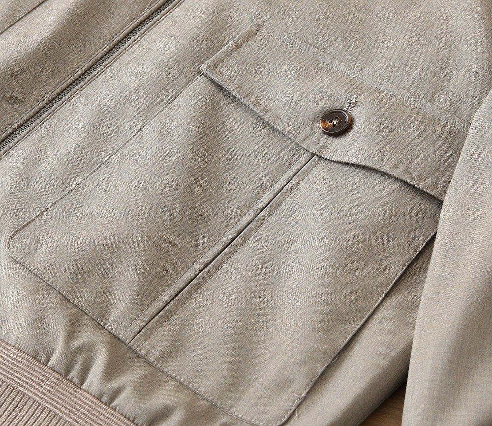 /套 Loro Piana羊毛套装 不单卖！春夏系列针脚细密，色调与缝线呼应，既强化品牌身份，又以低调的