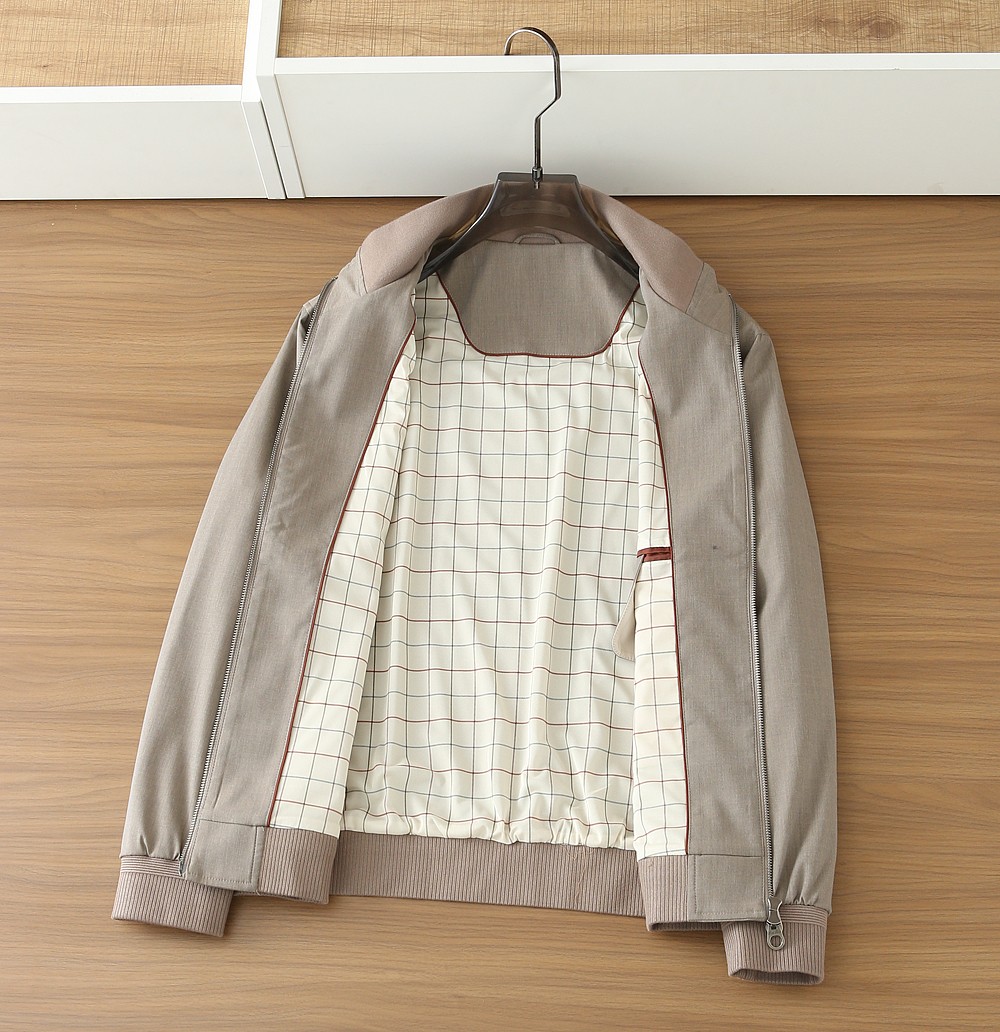 /套 Loro Piana羊毛套装 不单卖！春夏系列针脚细密，色调与缝线呼应，既强化品牌身份，又以低调的