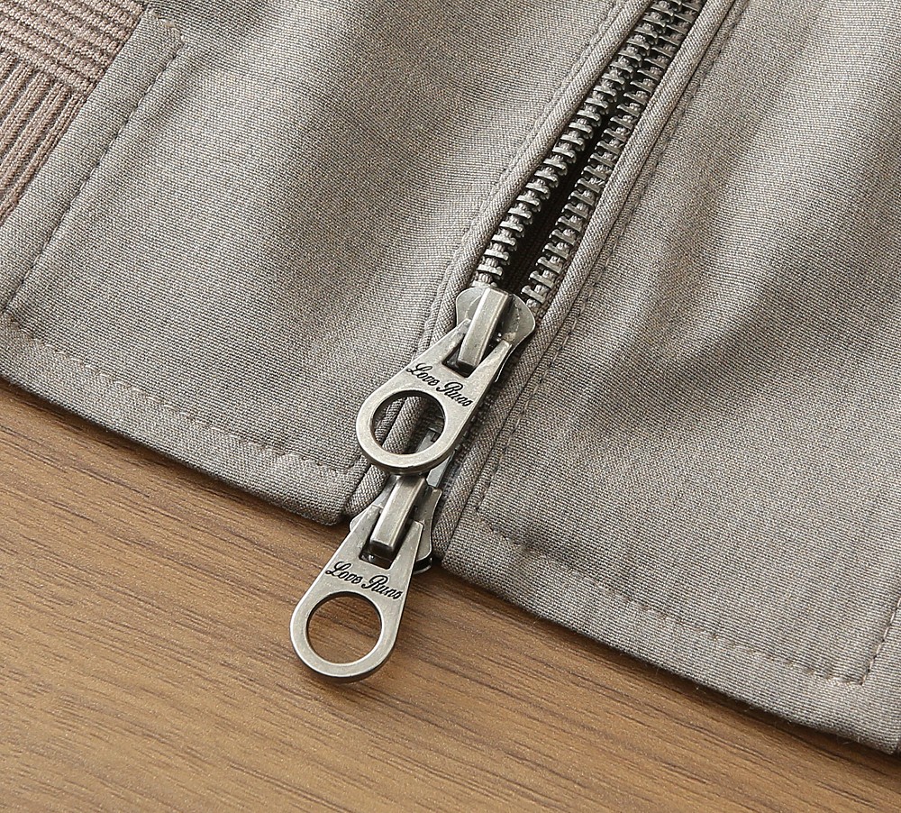 /套 Loro Piana羊毛套装 不单卖！春夏系列针脚细密，色调与缝线呼应，既强化品牌身份，又以低调的