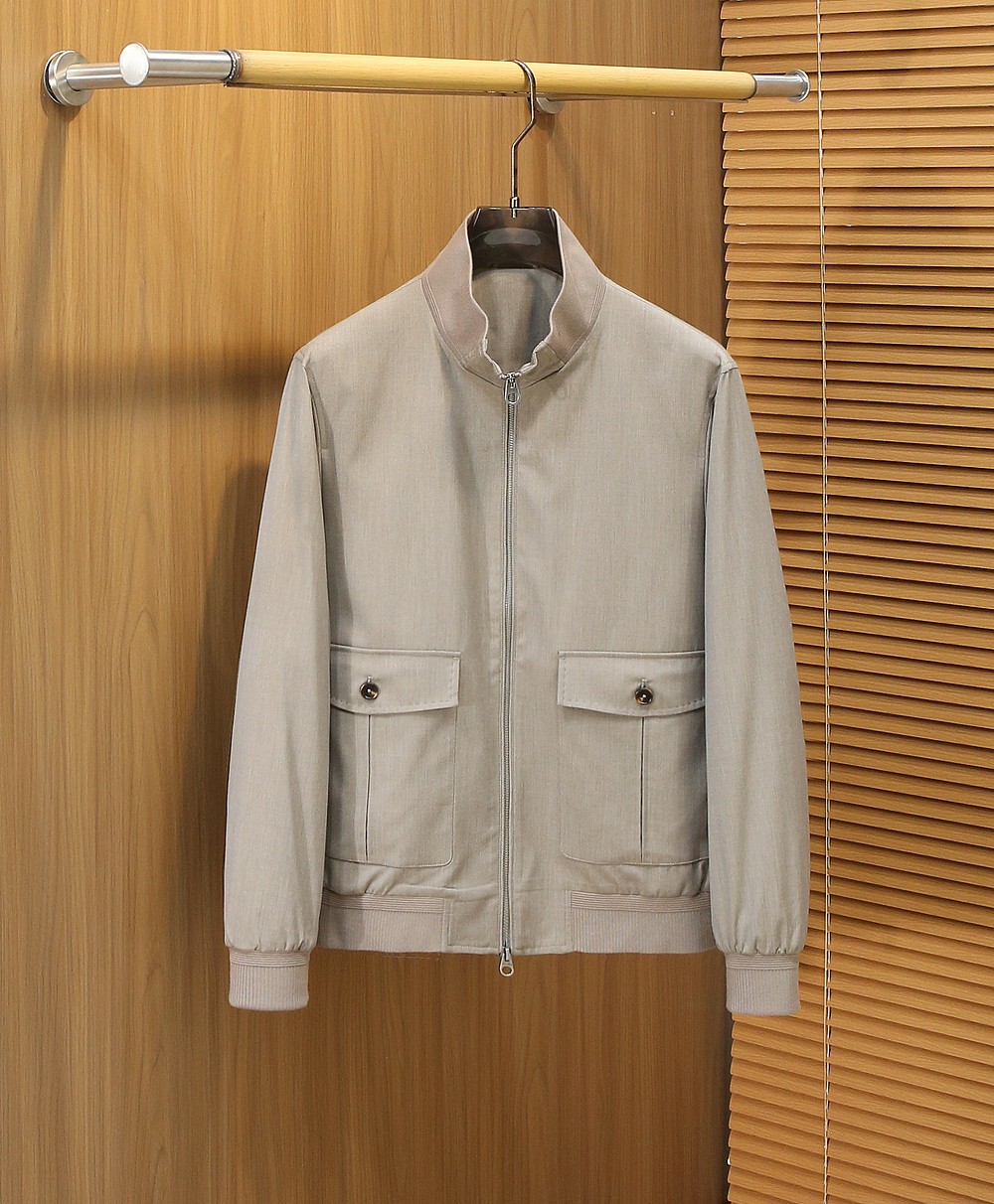 /套 Loro Piana羊毛套装 不单卖！春夏系列针脚细密，色调与缝线呼应，既强化品牌身份，又以低调的