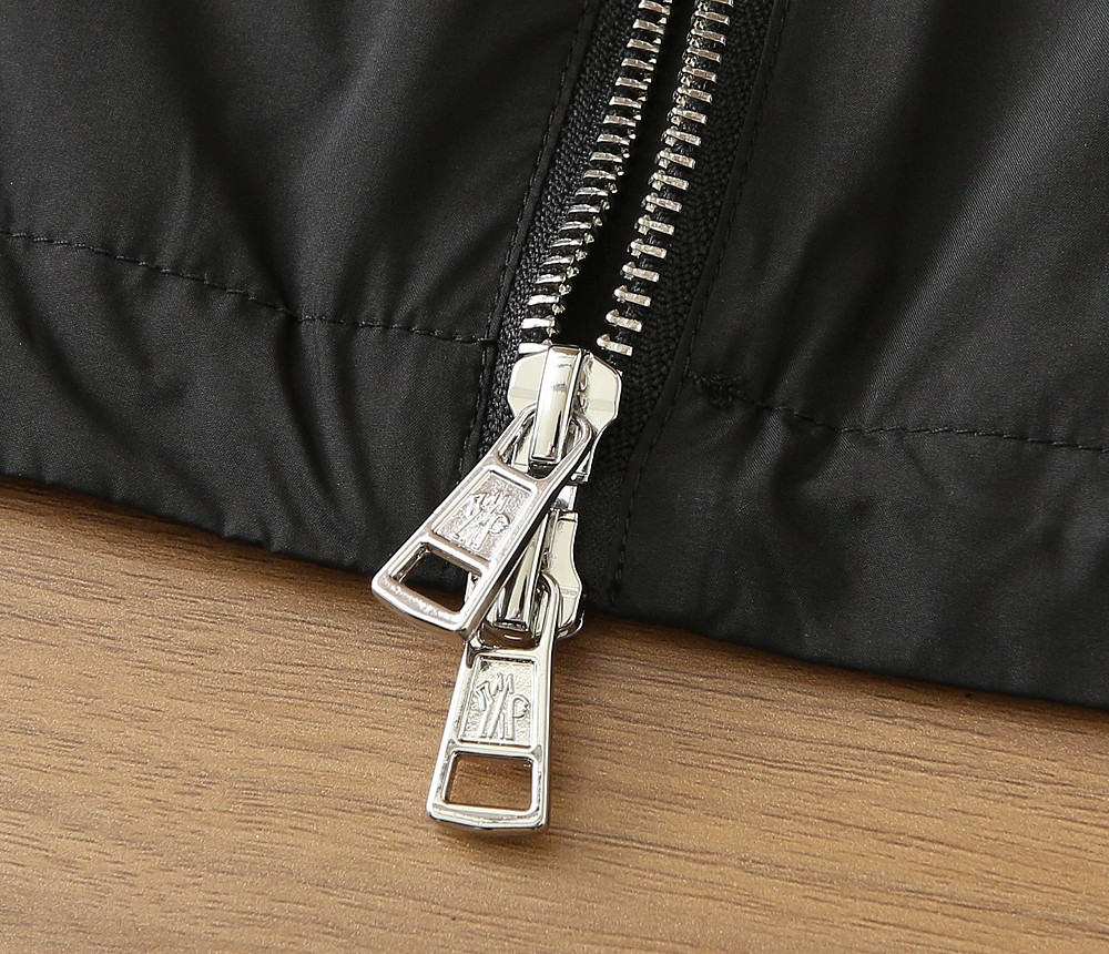 蒙口 2026早春新款男士连帽夹克外套，众多明星都爱穿的时尚百搭单品！喜欢经典简约的朋友,一定不能错过了