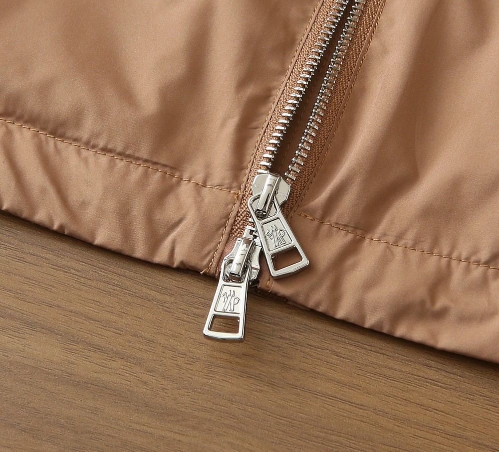 蒙口 2026早春新款男士连帽夹克外套，众多明星都爱穿的时尚百搭单品！喜欢经典简约的朋友,一定不能错过了