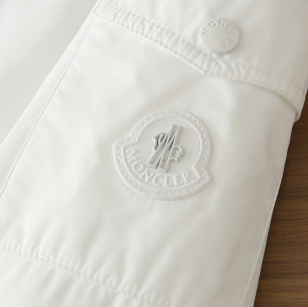 蒙口 2026早春新款男士连帽夹克外套，众多明星都爱穿的时尚百搭单品！喜欢经典简约的朋友,一定不能错过了