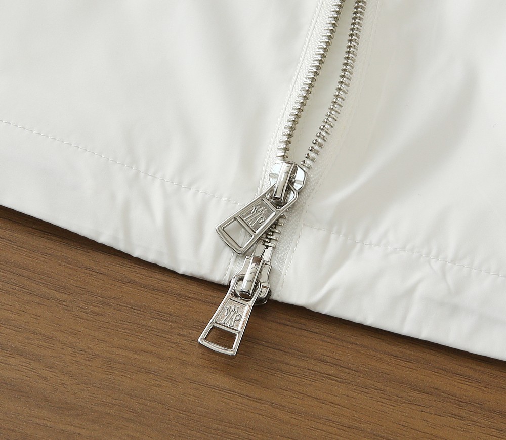 蒙口 2026早春新款男士连帽夹克外套，众多明星都爱穿的时尚百搭单品！喜欢经典简约的朋友,一定不能错过了