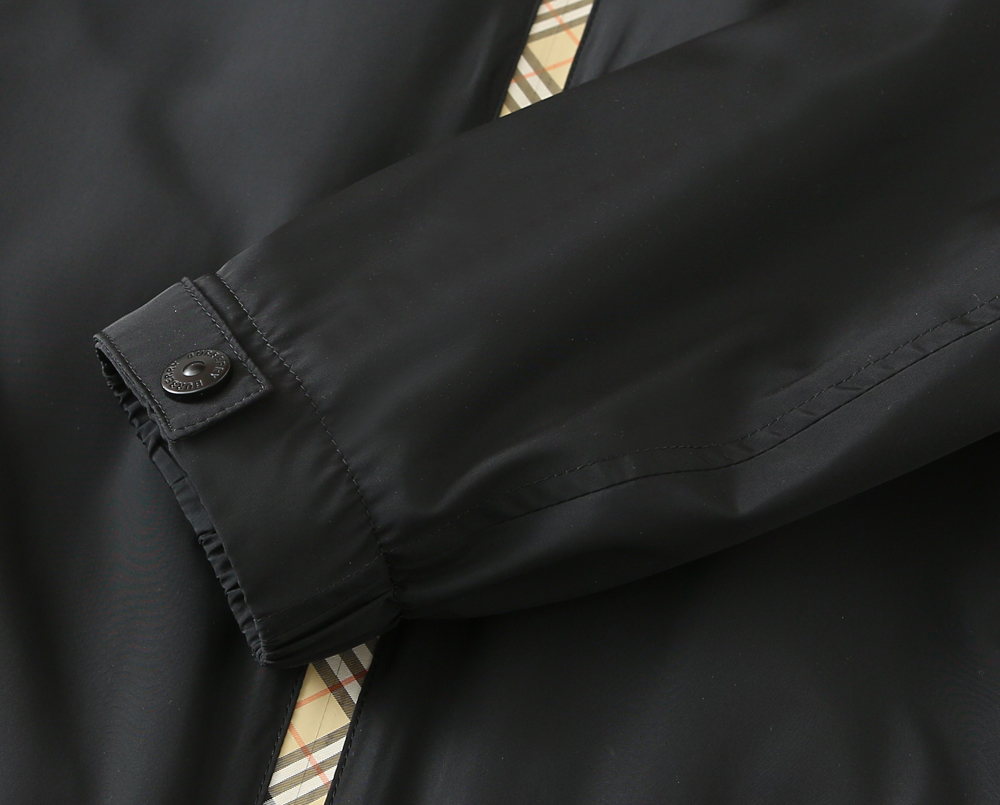 巴宝莉2026早春新款男士立领夹克外套，众多明星都爱穿的时尚百搭单品！喜欢经典简约的朋友,一定不能错过了