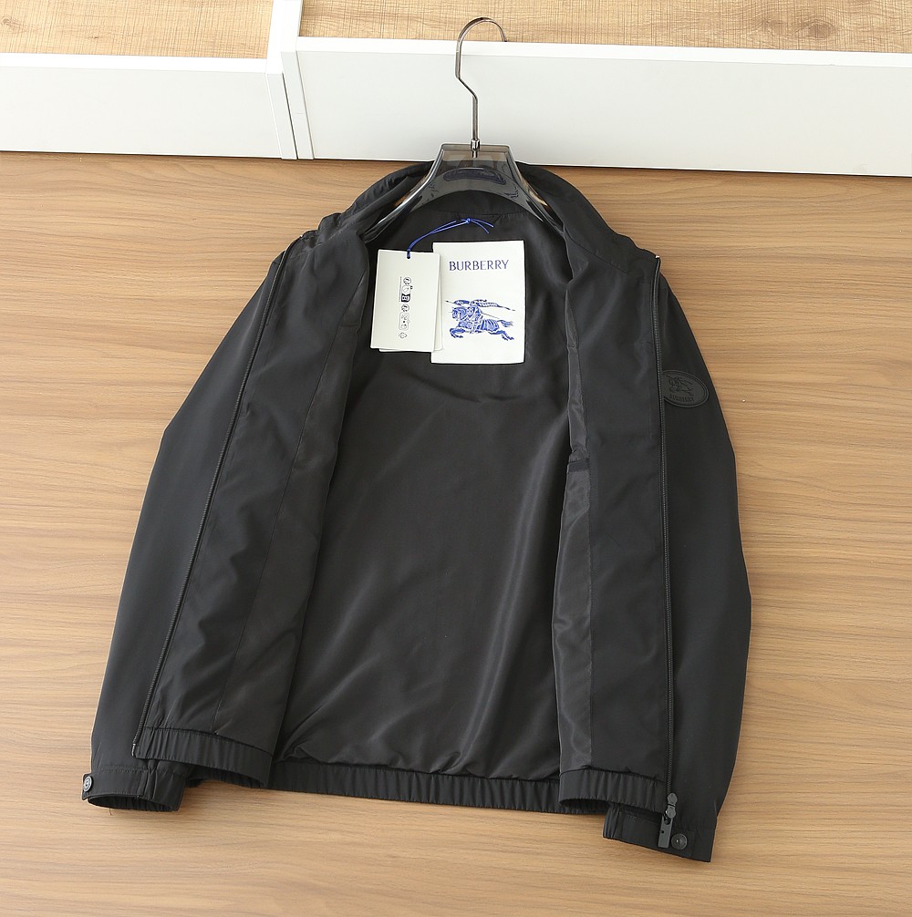 巴宝莉2026早春新款男士立领夹克外套，众多明星都爱穿的时尚百搭单品！喜欢经典简约的朋友,一定不能错过了