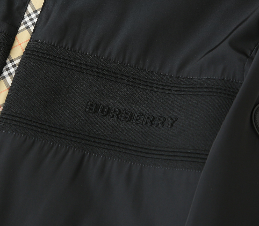 巴宝莉2026早春新款男士立领夹克外套，众多明星都爱穿的时尚百搭单品！喜欢经典简约的朋友,一定不能错过了