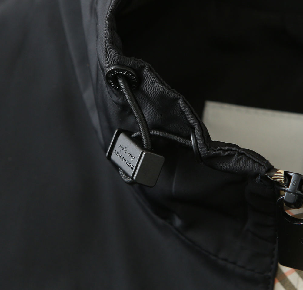 巴宝莉2026早春新款男士立领夹克外套，众多明星都爱穿的时尚百搭单品！喜欢经典简约的朋友,一定不能错过了