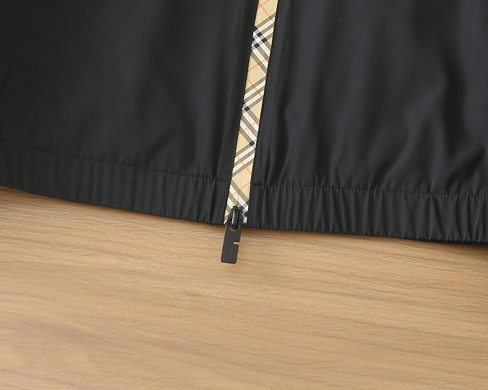 巴宝莉2026早春新款男士立领夹克外套，众多明星都爱穿的时尚百搭单品！喜欢经典简约的朋友,一定不能错过了