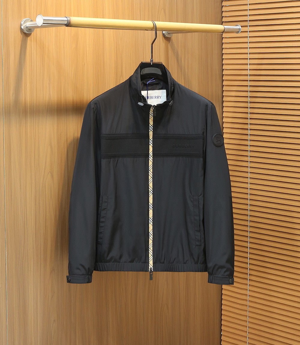 巴宝莉2026早春新款男士立领夹克外套，众多明星都爱穿的时尚百搭单品！喜欢经典简约的朋友,一定不能错过了