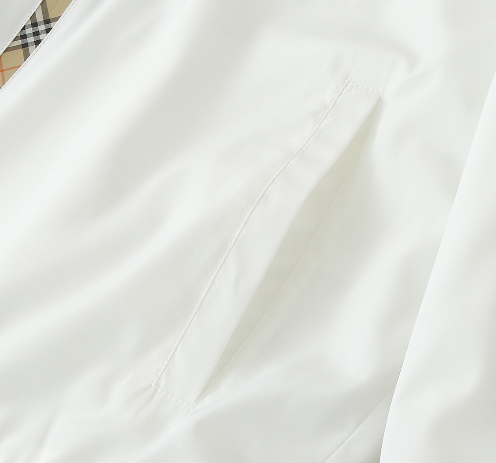 巴宝莉2026早春新款男士立领夹克外套，众多明星都爱穿的时尚百搭单品！喜欢经典简约的朋友,一定不能错过了