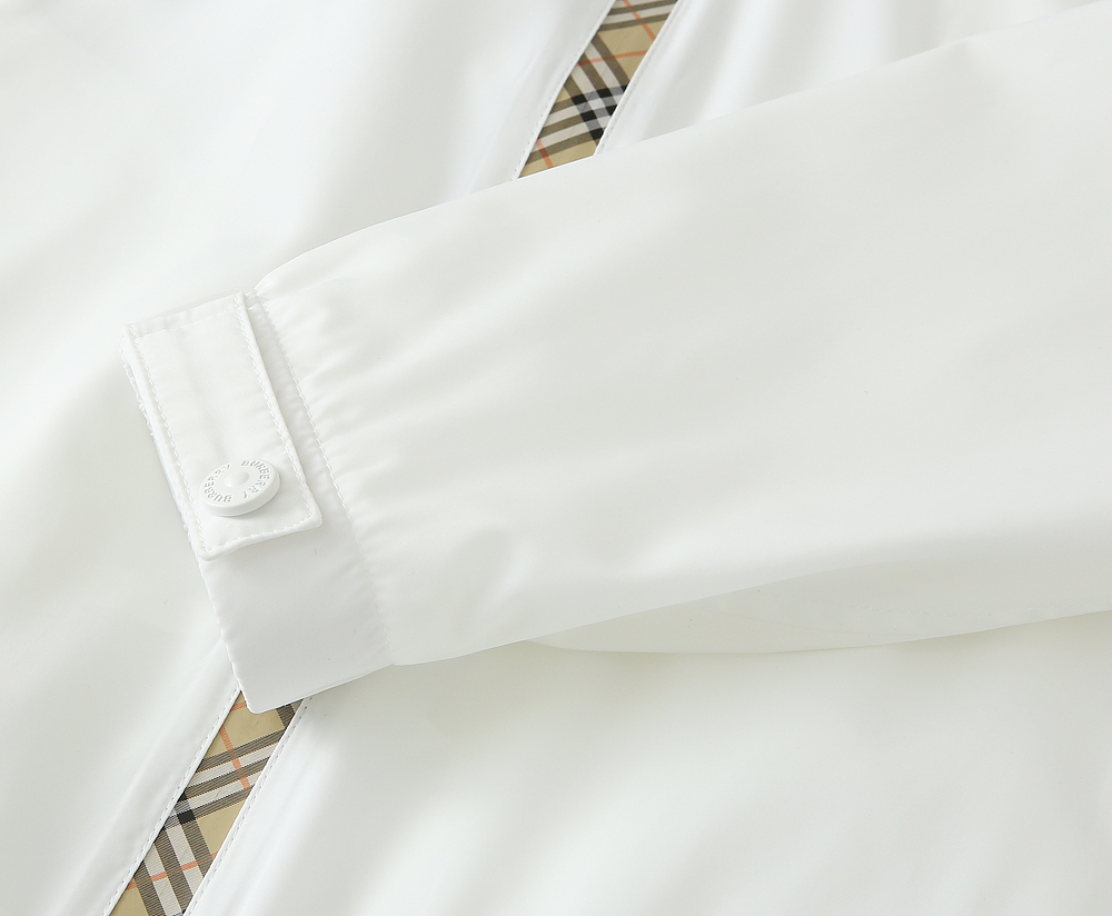 巴宝莉2026早春新款男士立领夹克外套，众多明星都爱穿的时尚百搭单品！喜欢经典简约的朋友,一定不能错过了