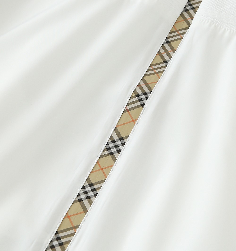 巴宝莉2026早春新款男士立领夹克外套，众多明星都爱穿的时尚百搭单品！喜欢经典简约的朋友,一定不能错过了