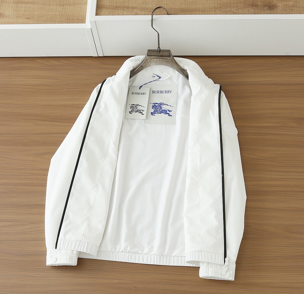 巴宝莉2026早春新款男士立领夹克外套，众多明星都爱穿的时尚百搭单品！喜欢经典简约的朋友,一定不能错过了