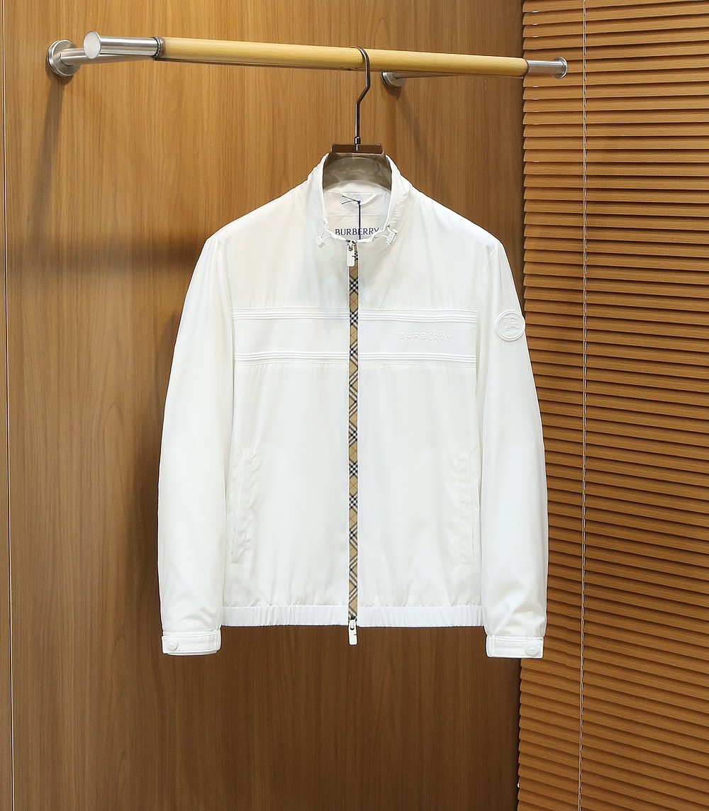 巴宝莉2026早春新款男士立领夹克外套，众多明星都爱穿的时尚百搭单品！喜欢经典简约的朋友,一定不能错过了