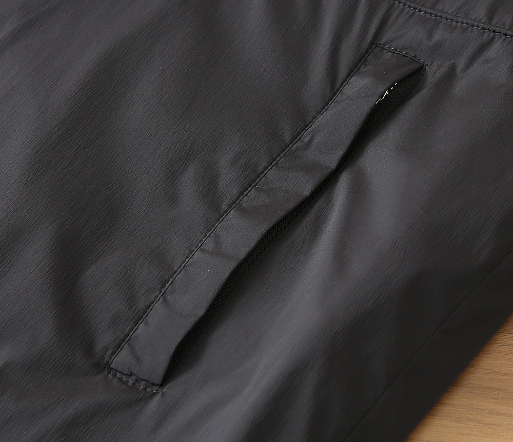 普拉达2026早春新款男士立领夹克外套，众多明星都爱穿的时尚百搭单品！喜欢经典简约的朋友,一定不能错过了