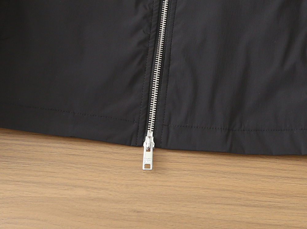 普拉达2026早春新款男士立领夹克外套，众多明星都爱穿的时尚百搭单品！喜欢经典简约的朋友,一定不能错过了