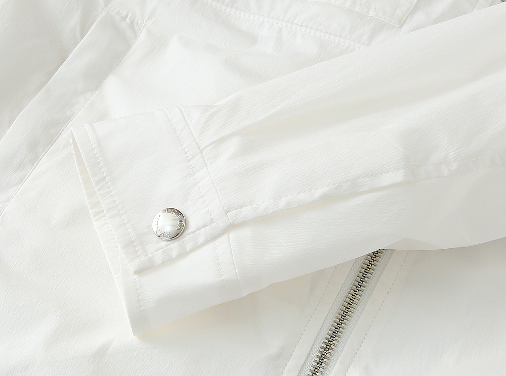 普拉达2026早春新款男士立领夹克外套，众多明星都爱穿的时尚百搭单品！喜欢经典简约的朋友,一定不能错过了