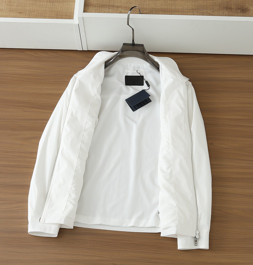 普拉达2026早春新款男士立领夹克外套，众多明星都爱穿的时尚百搭单品！喜欢经典简约的朋友,一定不能错过了