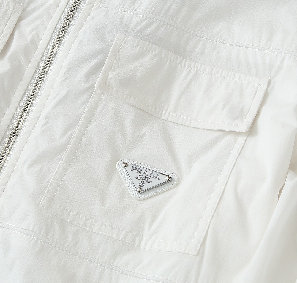 普拉达2026早春新款男士立领夹克外套，众多明星都爱穿的时尚百搭单品！喜欢经典简约的朋友,一定不能错过了