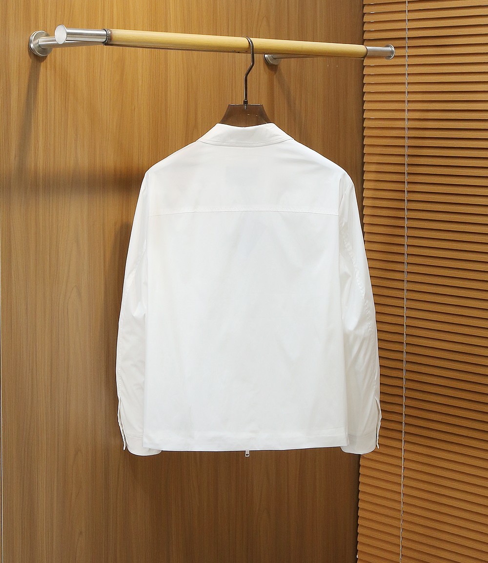 普拉达2026早春新款男士立领夹克外套，众多明星都爱穿的时尚百搭单品！喜欢经典简约的朋友,一定不能错过了