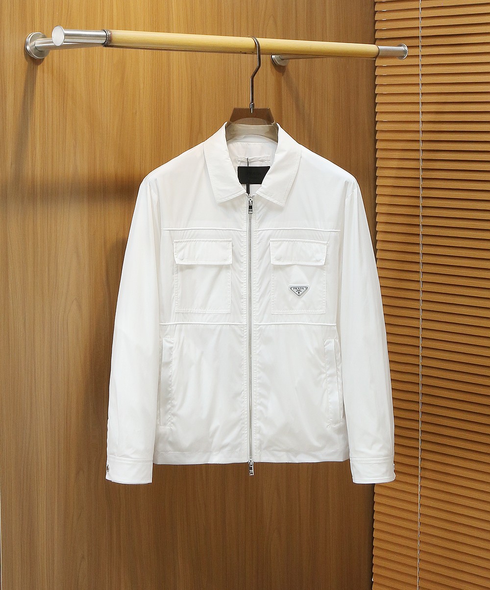 普拉达2026早春新款男士立领夹克外套，众多明星都爱穿的时尚百搭单品！喜欢经典简约的朋友,一定不能错过了