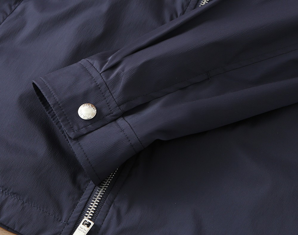 普拉达2026早春新款男士立领夹克外套，众多明星都爱穿的时尚百搭单品！喜欢经典简约的朋友,一定不能错过了