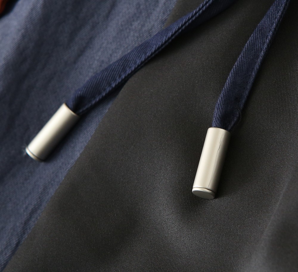 /套 杰尼亚套装 不单卖！2026春夏系列针脚细密，色调与缝线呼应，既强化品牌身份，又以低调的工艺细节传