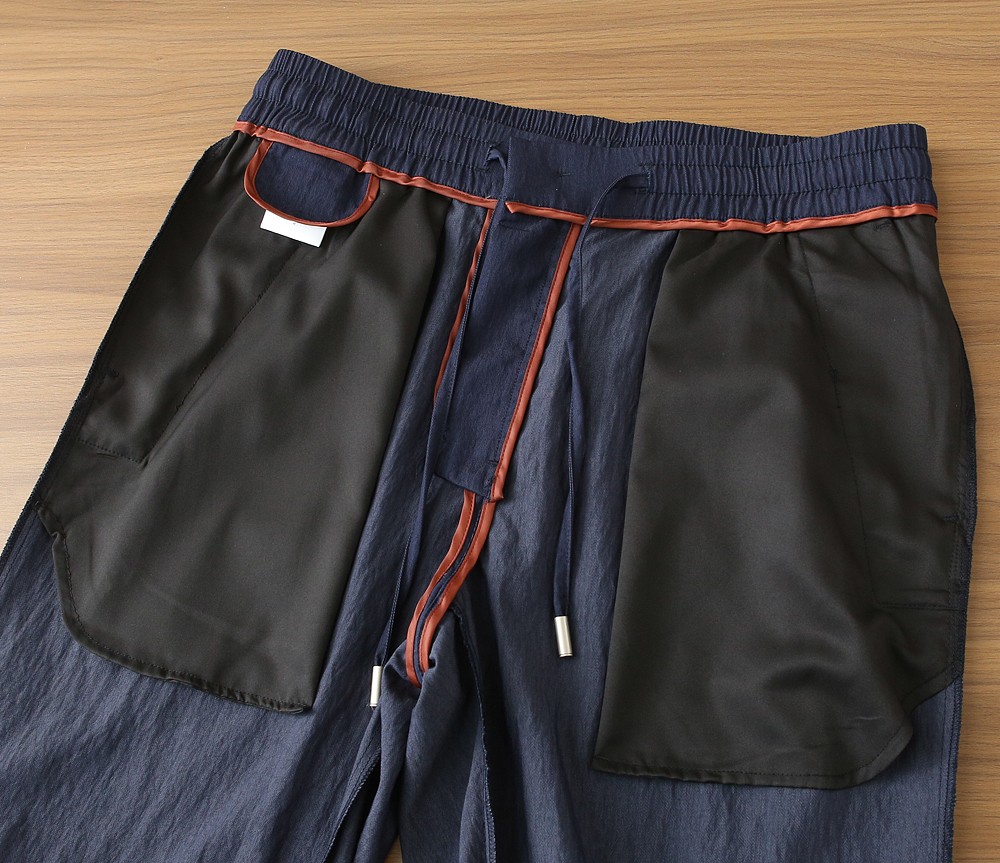 /套 杰尼亚套装 不单卖！2026春夏系列针脚细密，色调与缝线呼应，既强化品牌身份，又以低调的工艺细节传