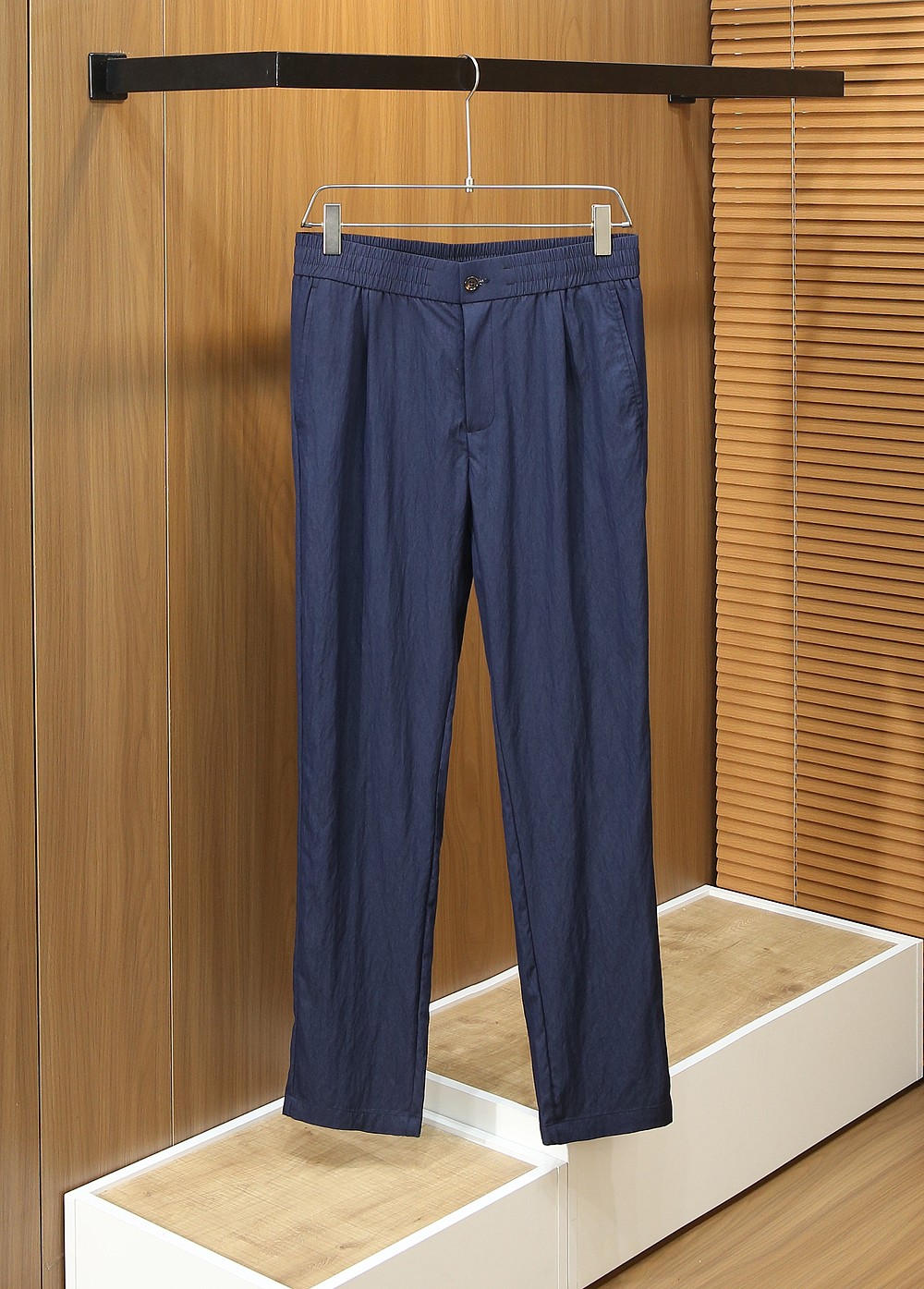 /套 杰尼亚套装 不单卖！2026春夏系列针脚细密，色调与缝线呼应，既强化品牌身份，又以低调的工艺细节传