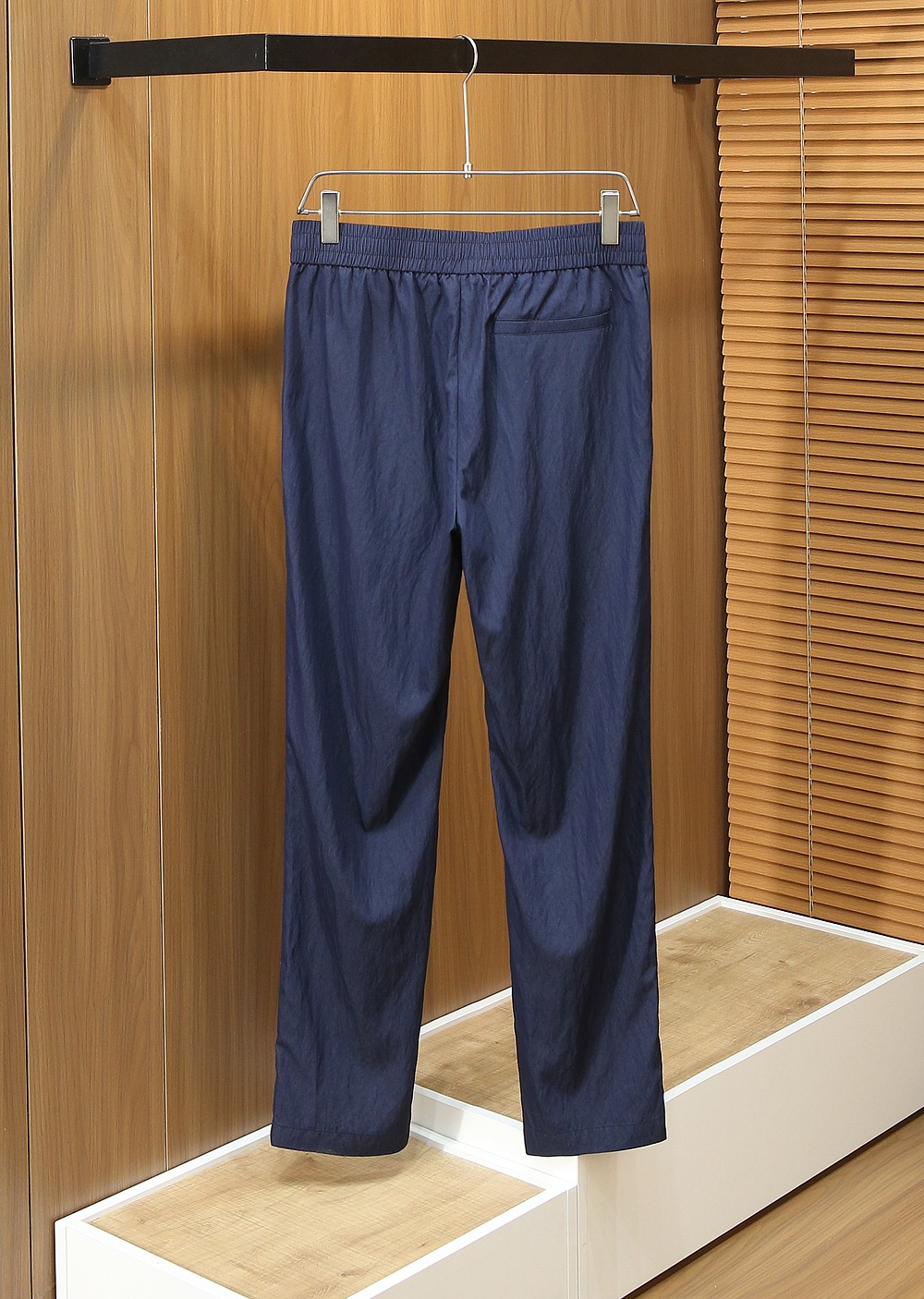 /套 杰尼亚套装 不单卖！2026春夏系列针脚细密，色调与缝线呼应，既强化品牌身份，又以低调的工艺细节传