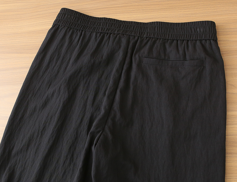 /套 杰尼亚套装 不单卖！2026春夏系列针脚细密，色调与缝线呼应，既强化品牌身份，又以低调的工艺细节传