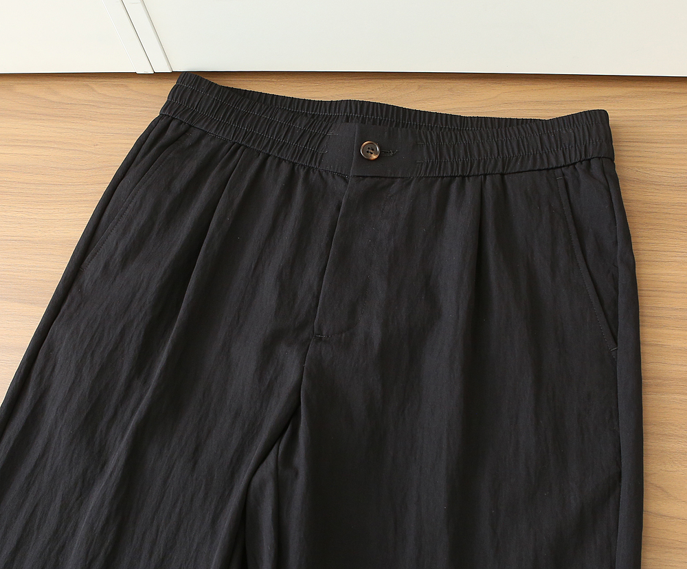 /套 杰尼亚套装 不单卖！2026春夏系列针脚细密，色调与缝线呼应，既强化品牌身份，又以低调的工艺细节传