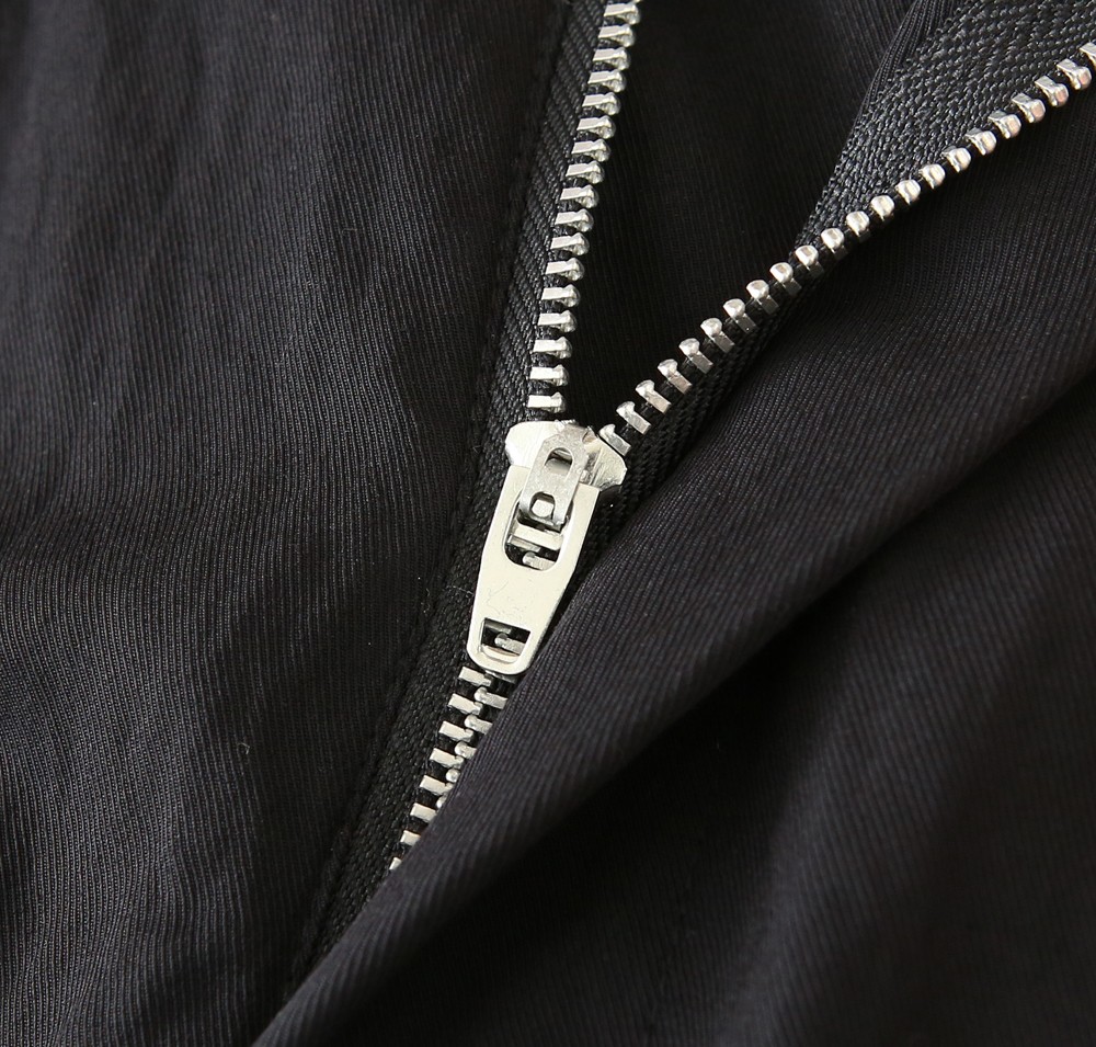 /套 杰尼亚套装 不单卖！2026春夏系列针脚细密，色调与缝线呼应，既强化品牌身份，又以低调的工艺细节传