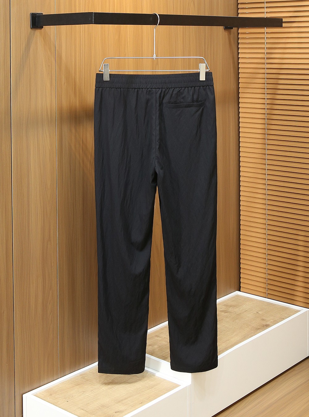 /套 杰尼亚套装 不单卖！2026春夏系列针脚细密，色调与缝线呼应，既强化品牌身份，又以低调的工艺细节传