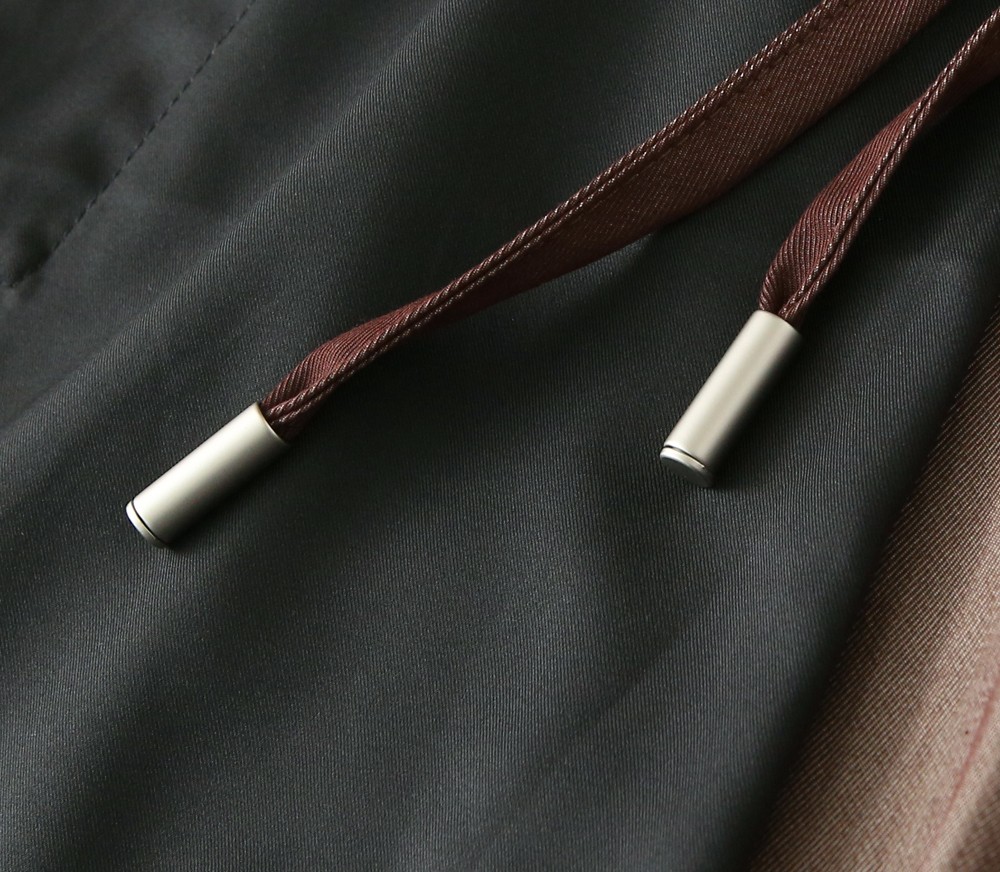 /套 杰尼亚套装 不单卖！2026春夏系列针脚细密，色调与缝线呼应，既强化品牌身份，又以低调的工艺细节传