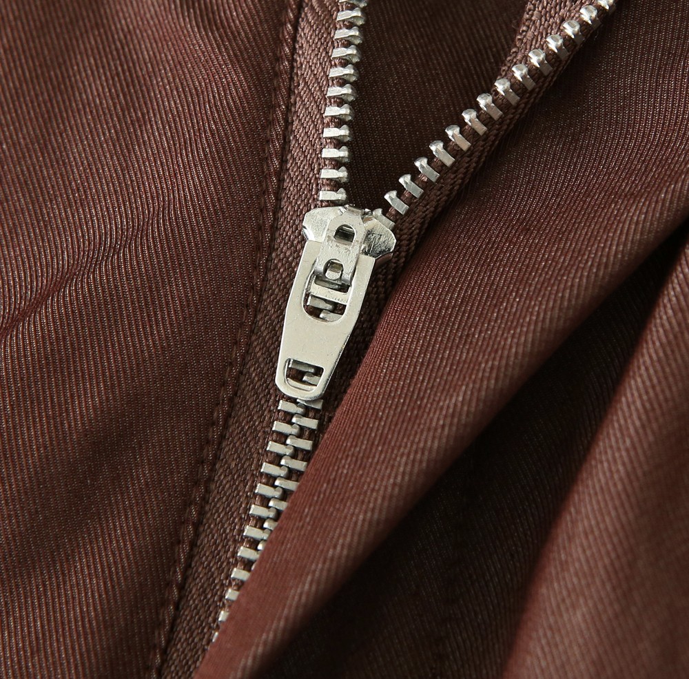 /套 杰尼亚套装 不单卖！2026春夏系列针脚细密，色调与缝线呼应，既强化品牌身份，又以低调的工艺细节传